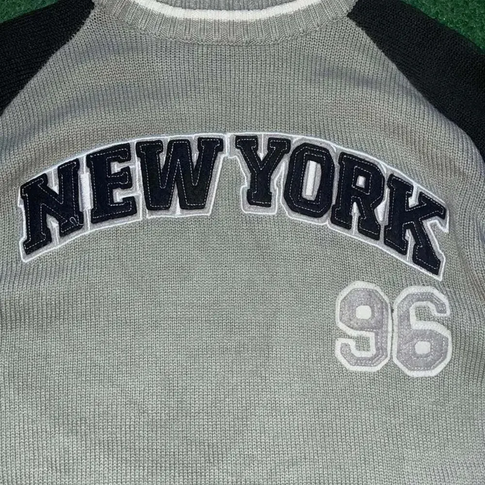 2000s Old Skool Urban Wear New York Knit Sweater